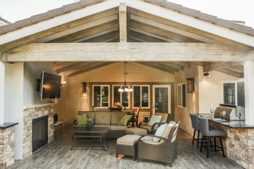 Mid-sized elegant backyard patio kitchen photo in Los Angeles with decking and a roof extension