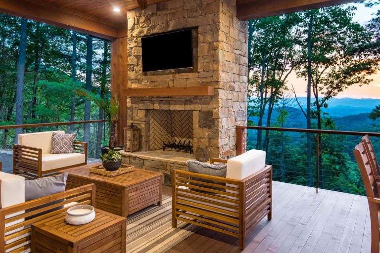 Mid-sized mountain style backyard patio kitchen photo in Other with decking and a roof extension