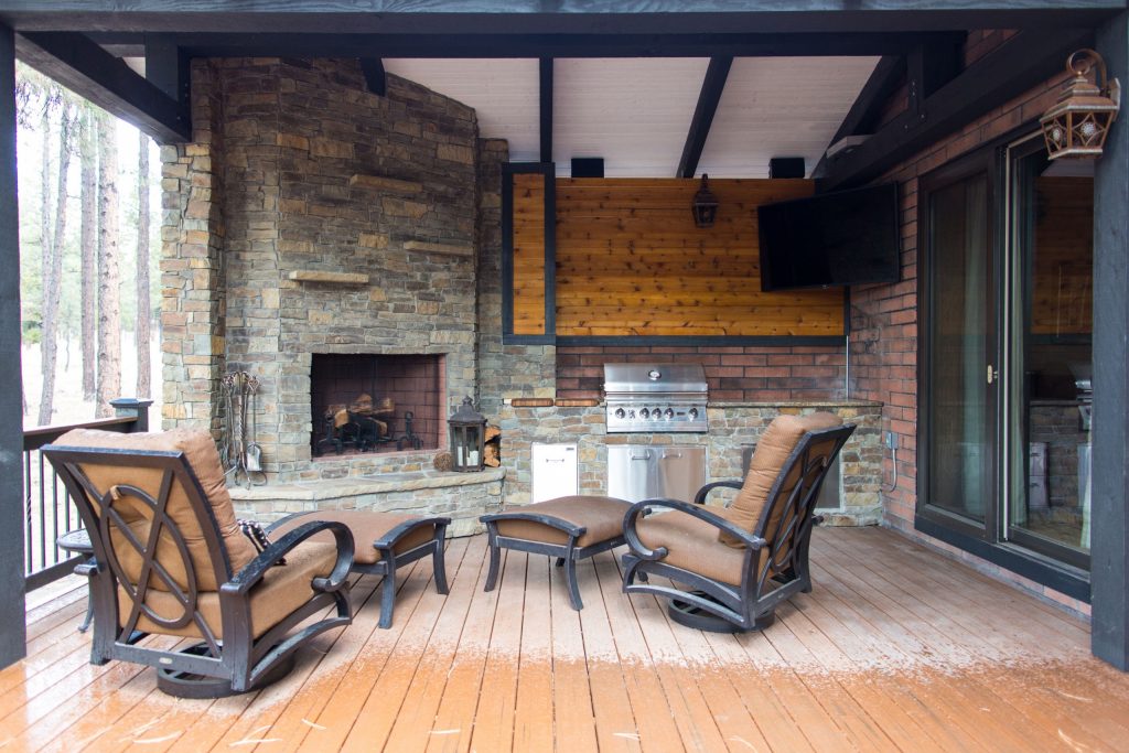 Mid-sized mountain style porch photo in Phoenix with decking and a roof extension