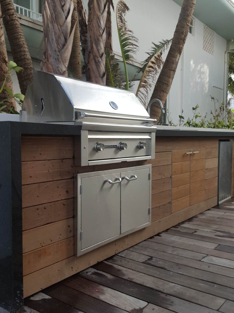 Mid-sized trendy backyard outdoor kitchen deck photo in Miami with no cover