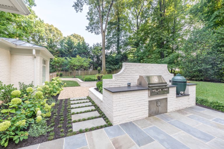 Mid-sized trendy backyard patio kitchen photo in DC Metro