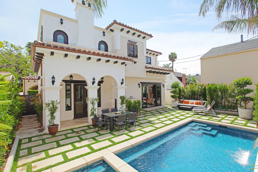 Rear yard, Modern/Moroccan residence