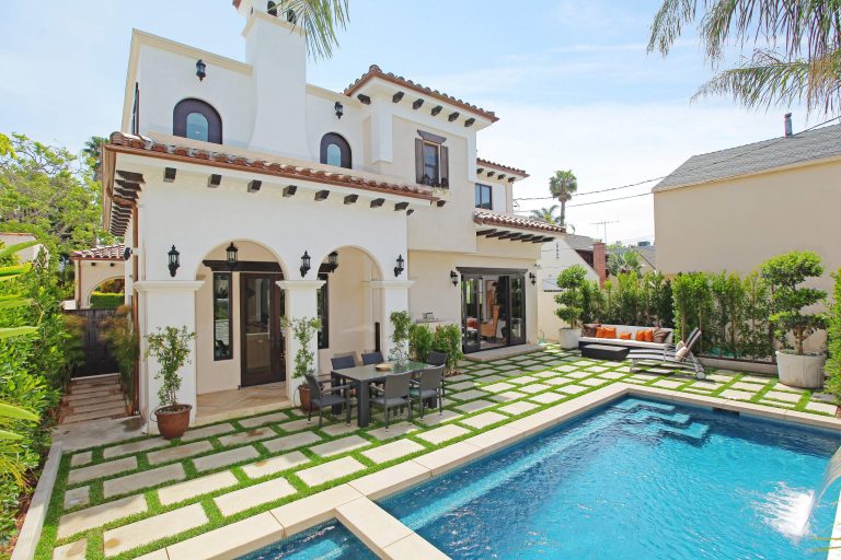 Rear yard, Modern/Moroccan residence