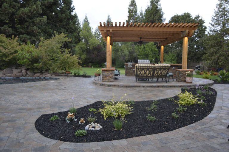 New construction for a large custom home in Woodbridge CA wine country