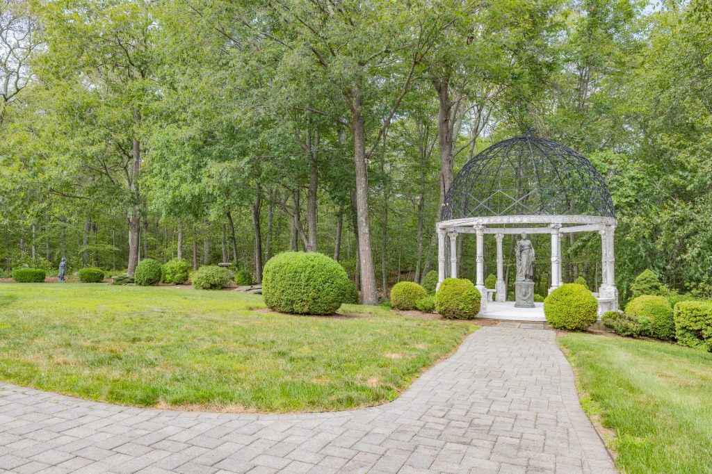 Nicki Chavoya, Casa Loma Studios