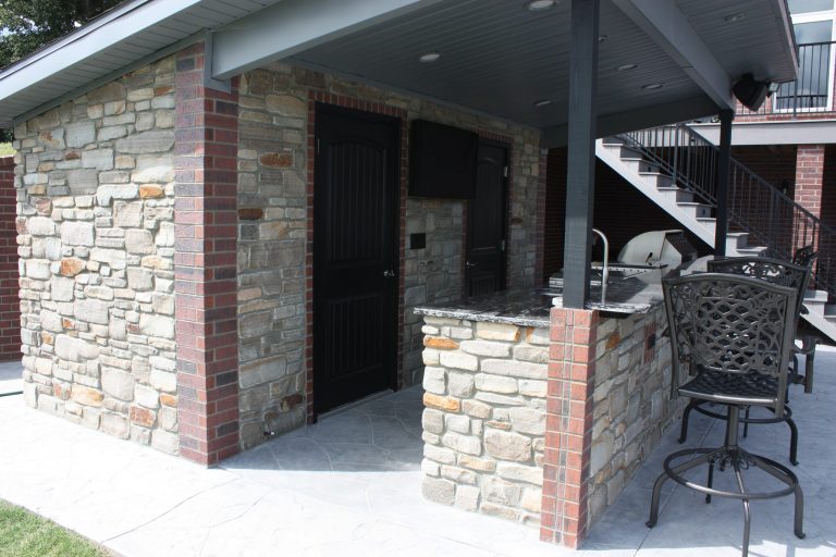 Outdoor cooking and bar area around a pool.