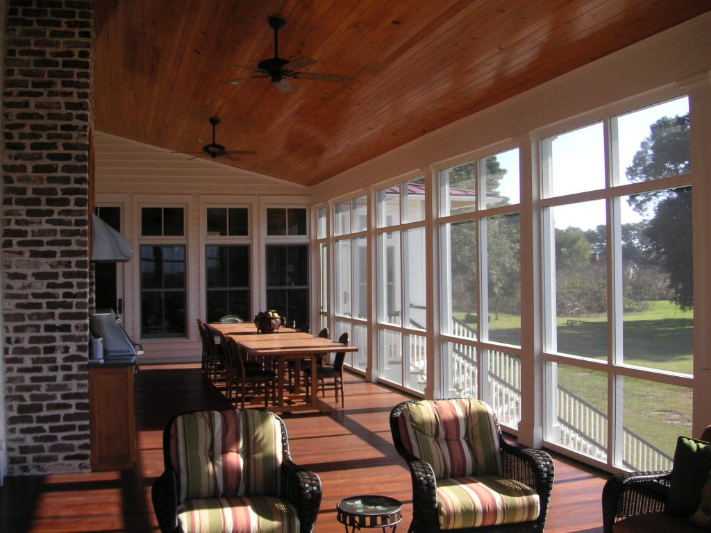 Outdoor dining and grilling on the screen porch.