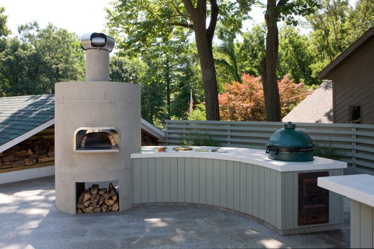 Outdoor kitchen and patio, including custom pizza oven surround, Leslie Schwartz Phtotography