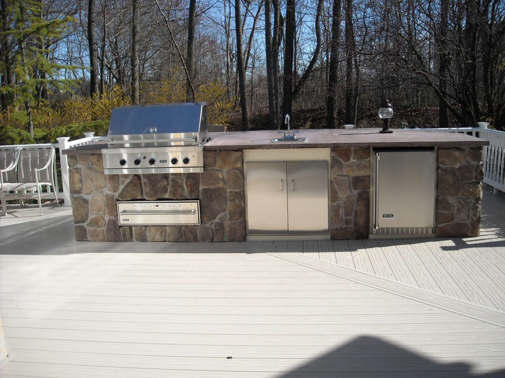 Outdoor kitchen deck - large traditional backyard outdoor kitchen deck idea in Philadelphia with no cover