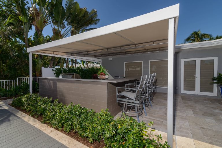 Outdoor kitchen deck - mid-sized modern backyard outdoor kitchen deck idea in Miami with an awning