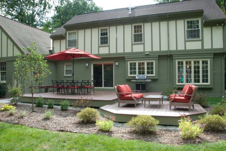 Outdoor kitchen deck - mid-sized traditional backyard outdoor kitchen deck idea in Manchester with no cover