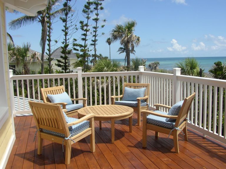 Outdoor kitchen deck - small contemporary rooftop outdoor kitchen deck idea in Miami with no cover