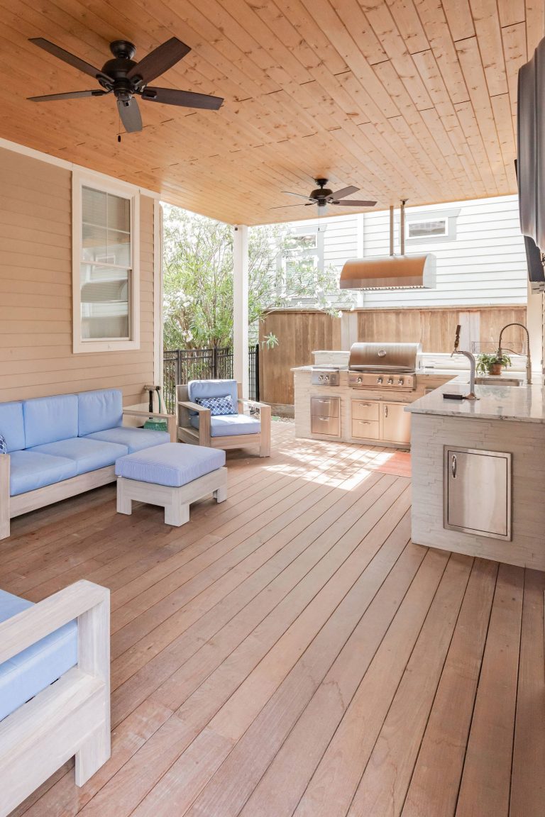 Outdoor kitchen deck - transitional outdoor kitchen deck idea in Houston with a roof extension