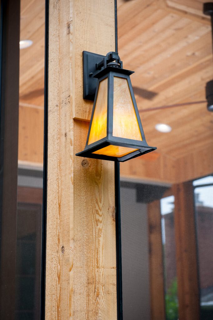 Outdoor light fixture in black