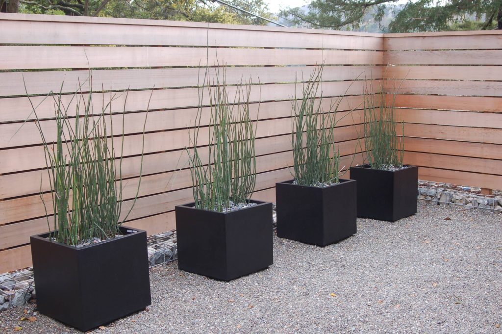 POTS & HORIZONTAL BOARD FENCE, BRADANINI