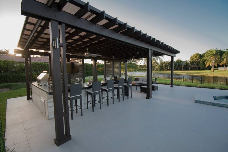 Patio kitchen - contemporary patio kitchen idea in Miami