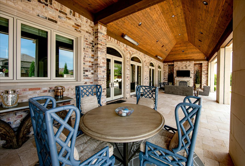 Patio kitchen - large traditional backyard patio kitchen idea in Dallas with a roof extension