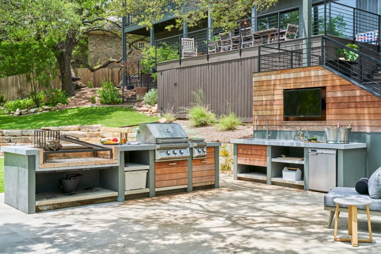 Patio kitchen - mid-sized contemporary backyard patio kitchen idea in Austin