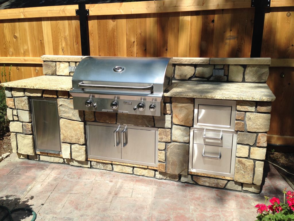 Patio kitchen - mid-sized traditional backyard brick patio kitchen idea in Boise with no cover