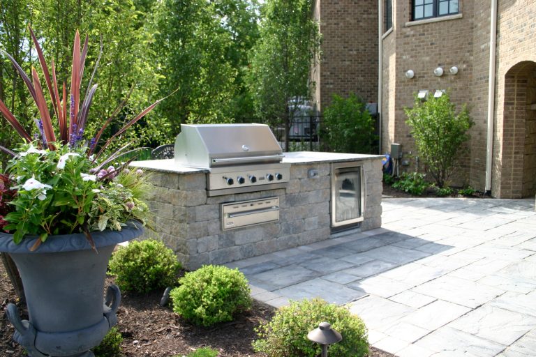 Patio kitchen - mid-sized traditional backyard concrete paver patio kitchen idea in Chicago with a pergola