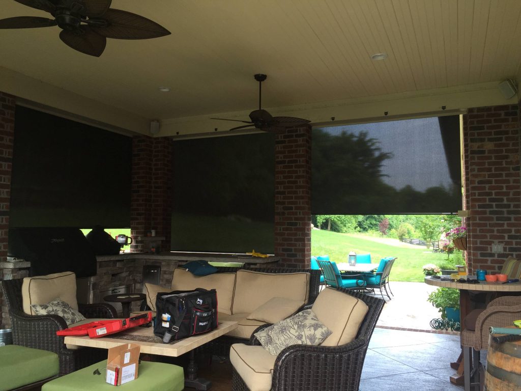 Patio kitchen - mid-sized traditional backyard patio kitchen idea in Nashville with a roof extension