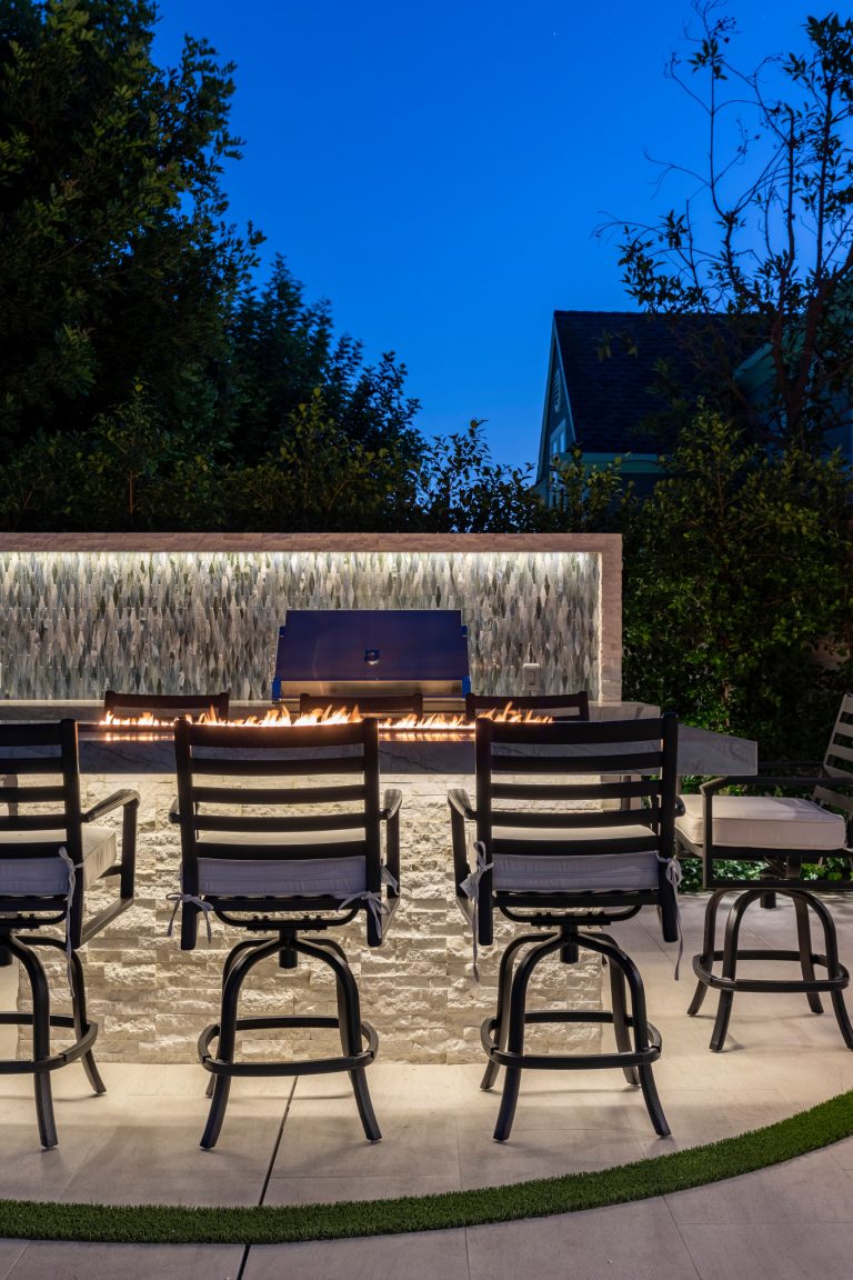 Patio kitchen - modern patio kitchen idea in Orange County