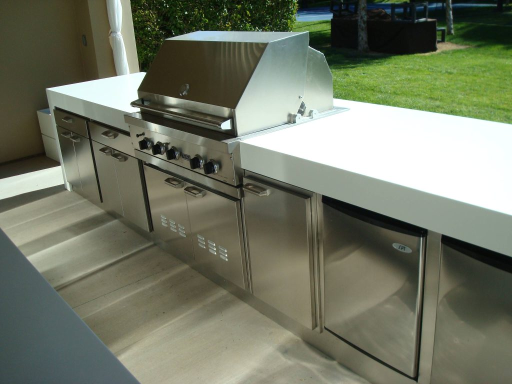 Patio kitchen - rustic patio kitchen idea in Las Vegas