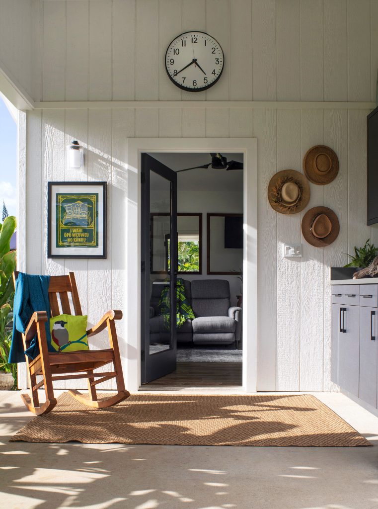 Patio kitchen - small eclectic front yard concrete patio kitchen idea in Hawaii with a roof extension