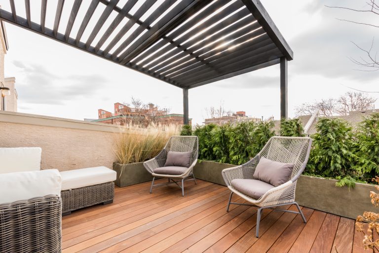 Photo: Jaime Alverez Outdoor space designed and build by DIGS.com philadelphia