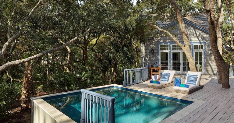 Photography by: Holger Obenaus