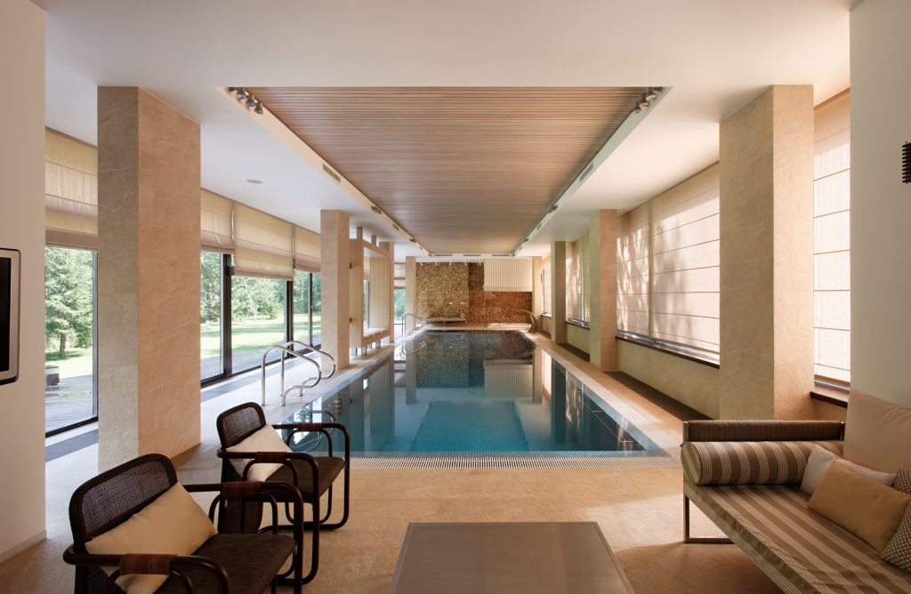 Pool - contemporary indoor pool idea in Moscow