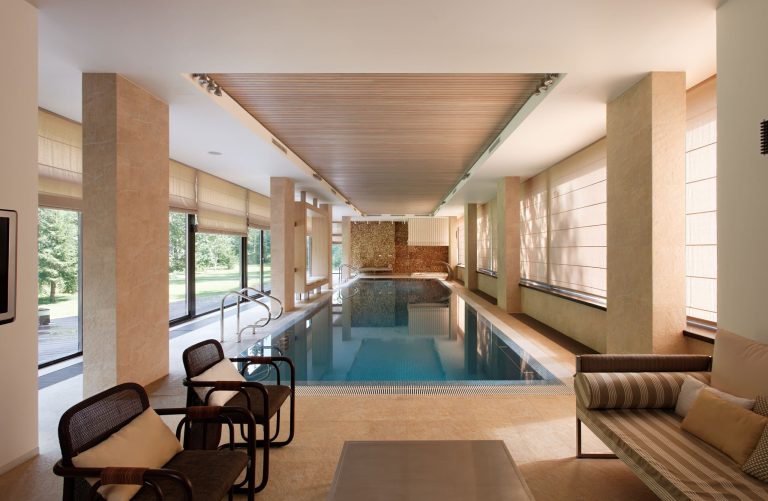 Pool - contemporary indoor pool idea in Moscow