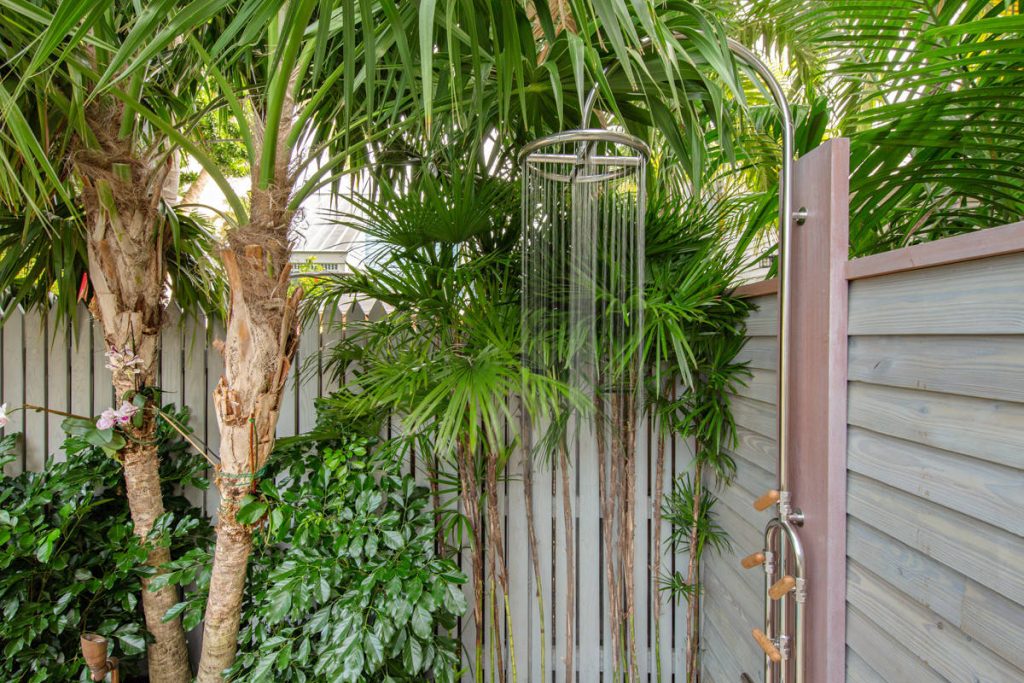 Pool fountain - mid-sized backyard stone and rectangular natural pool fountain idea in Miami