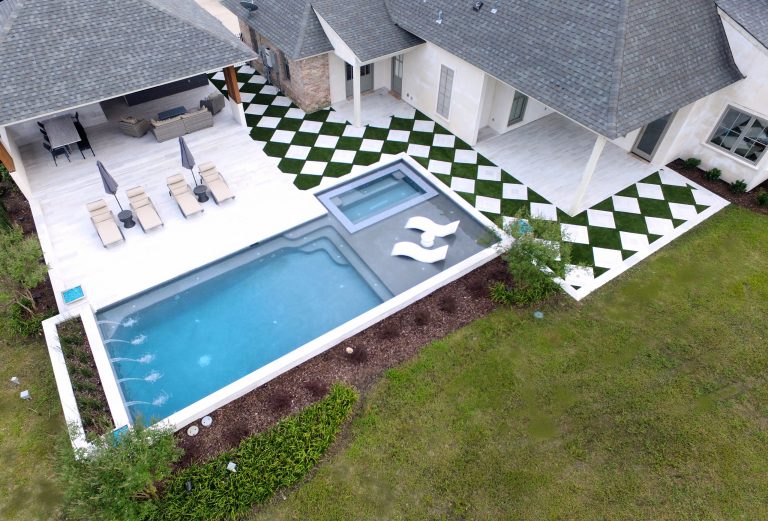 Pool house - mid-sized contemporary backyard concrete paver and rectangular lap pool house idea in New Orleans