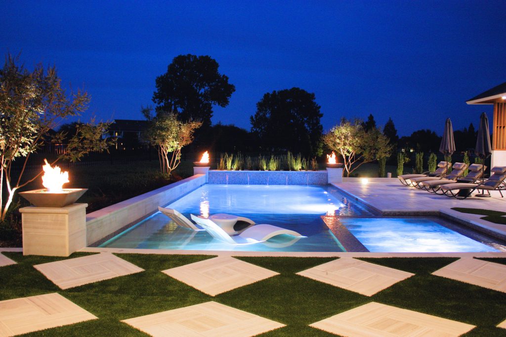 Pool house - mid-sized contemporary backyard rectangular and concrete paver lap pool house idea in New Orleans