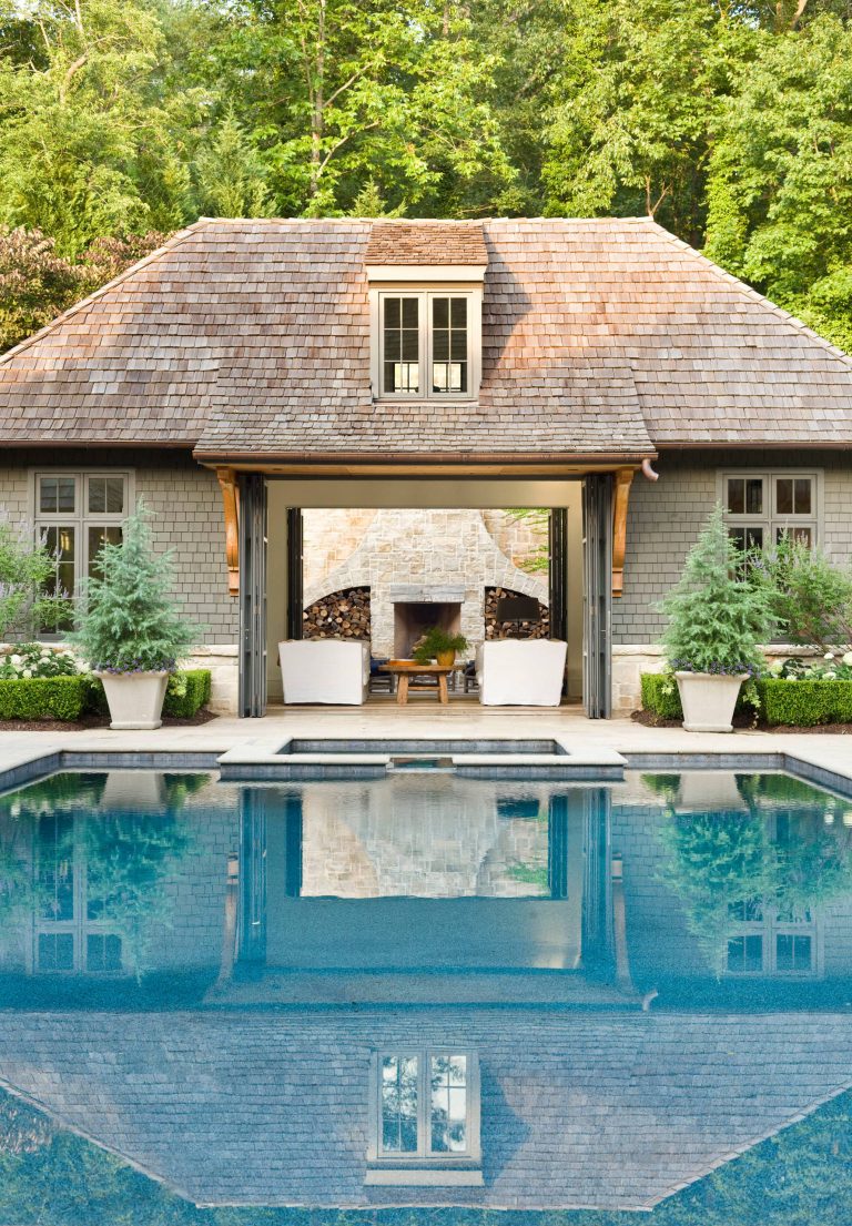 Pool house - traditional backyard rectangular pool house idea in Atlanta