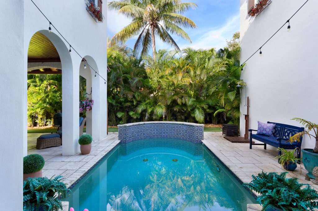 Pool - mediterranean pool idea in Miami