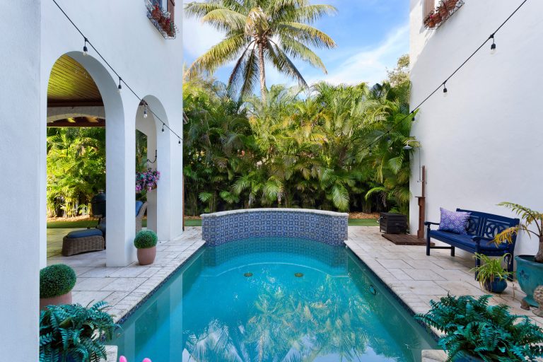 Pool - mediterranean pool idea in Miami