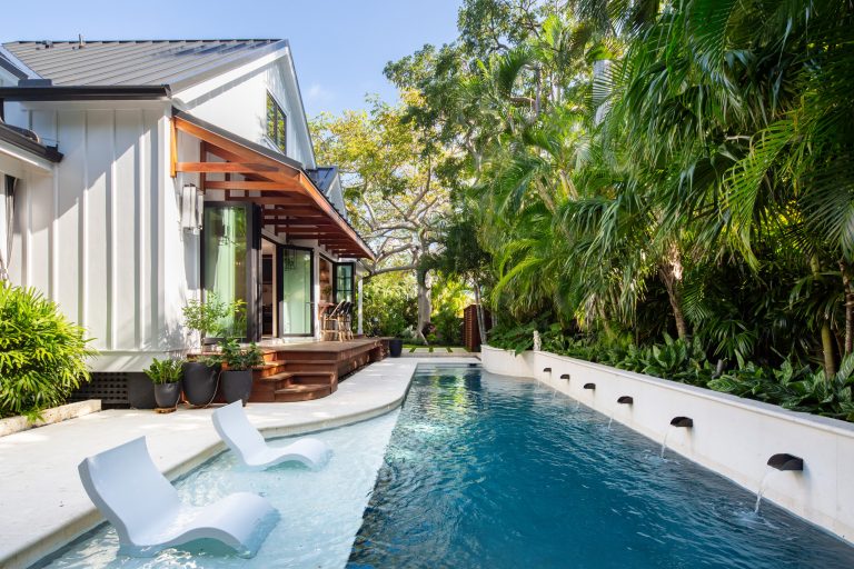 Pool - tropical pool idea in Miami