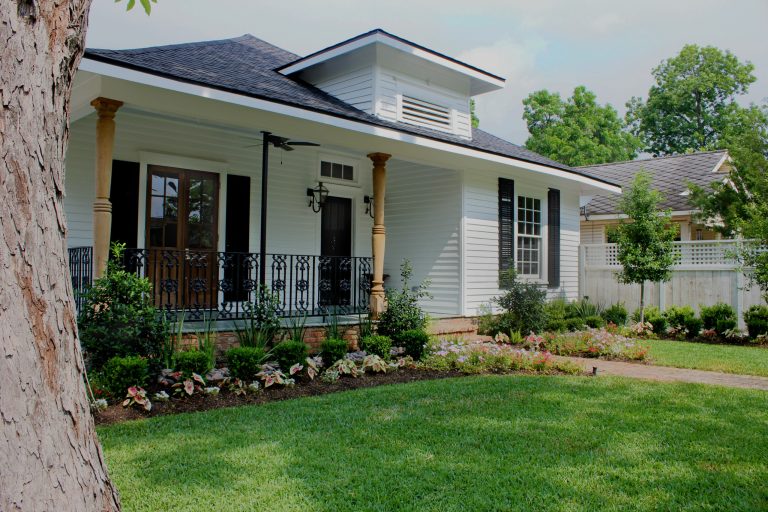 Post renovation elevation with landscaping 2016 Photography: Jeff M Barnes | www.jeffmbarnes.com