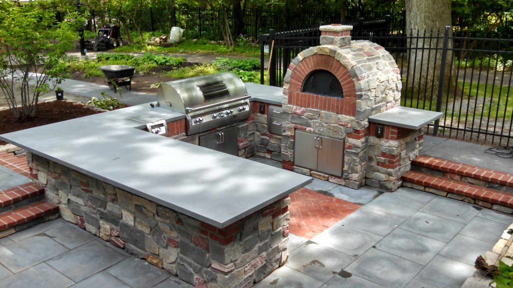 Project consisted of a multi-level entertainment area complete with fire pit, outdoor kitchen and plantings.