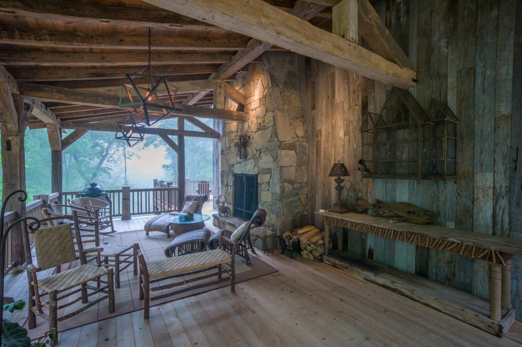 Reclaimed hand hewn timber © Carolina Timberworks