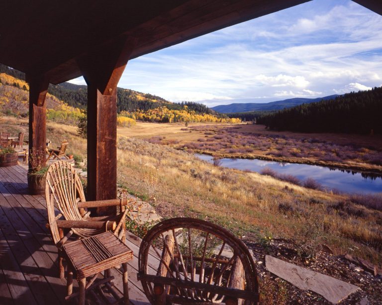 Rustic Ranch using reclaimed timbers Architect: Joe Patrick Robbins, AIA Builder: Cogswell Construction, Inc. Photographer: Tim Murphy