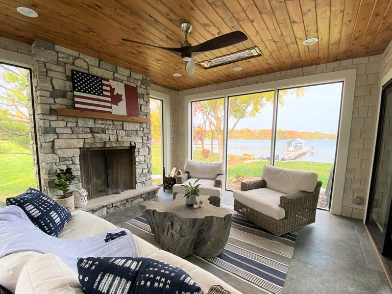 Screen porch off of kitchen/dining room space.