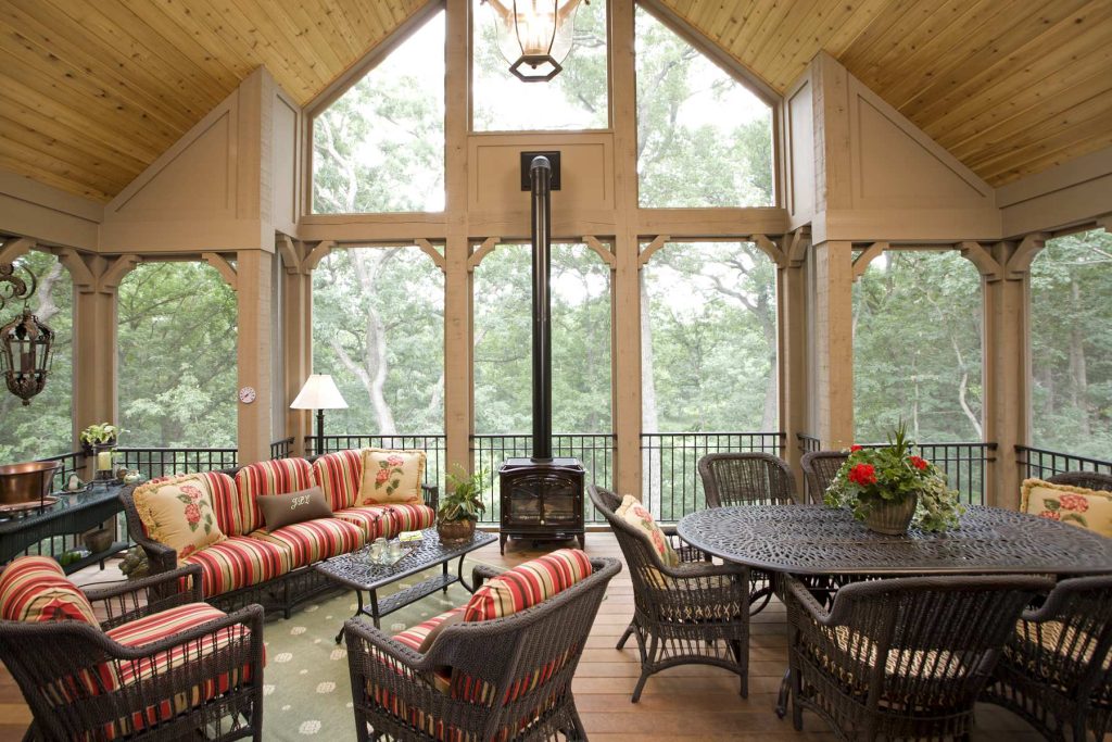 Screen porch with IPE decking. | Photography: Landmark Photography
