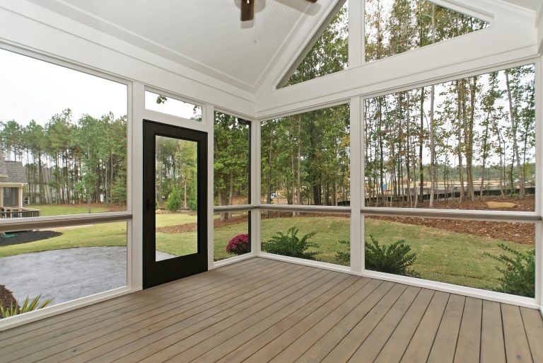 Screen porch with access to small outdoor patio