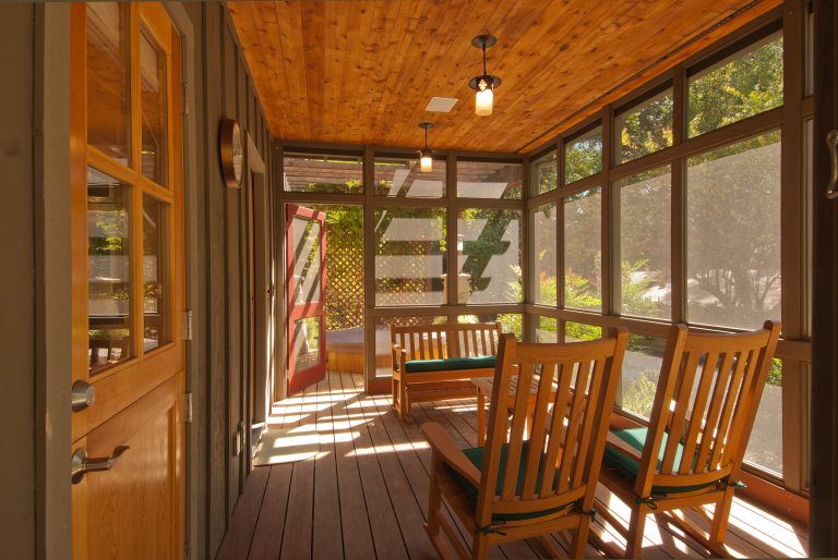 Screened Porch Photo:Kris Knutson