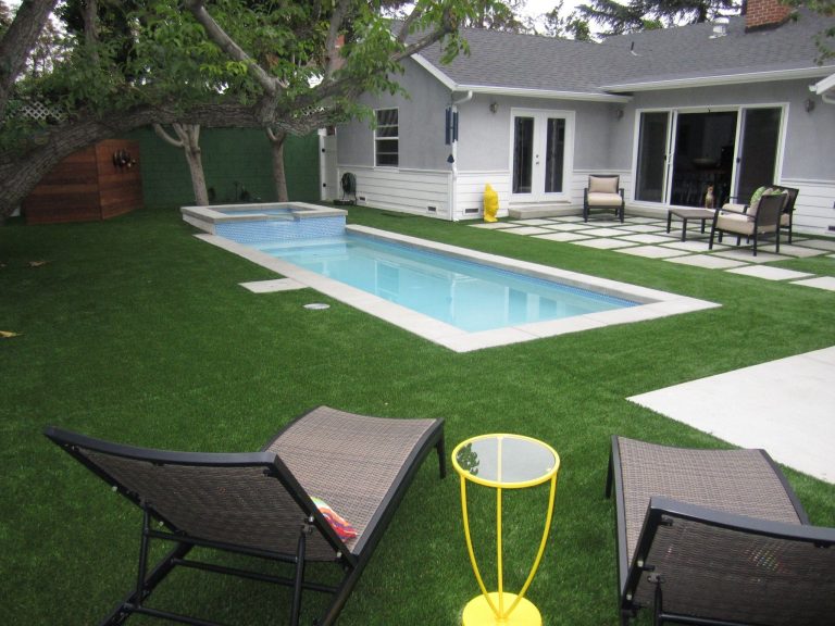 Small space pool and spa design with turf landscape. www.IntexDandC.com @IntexDandC