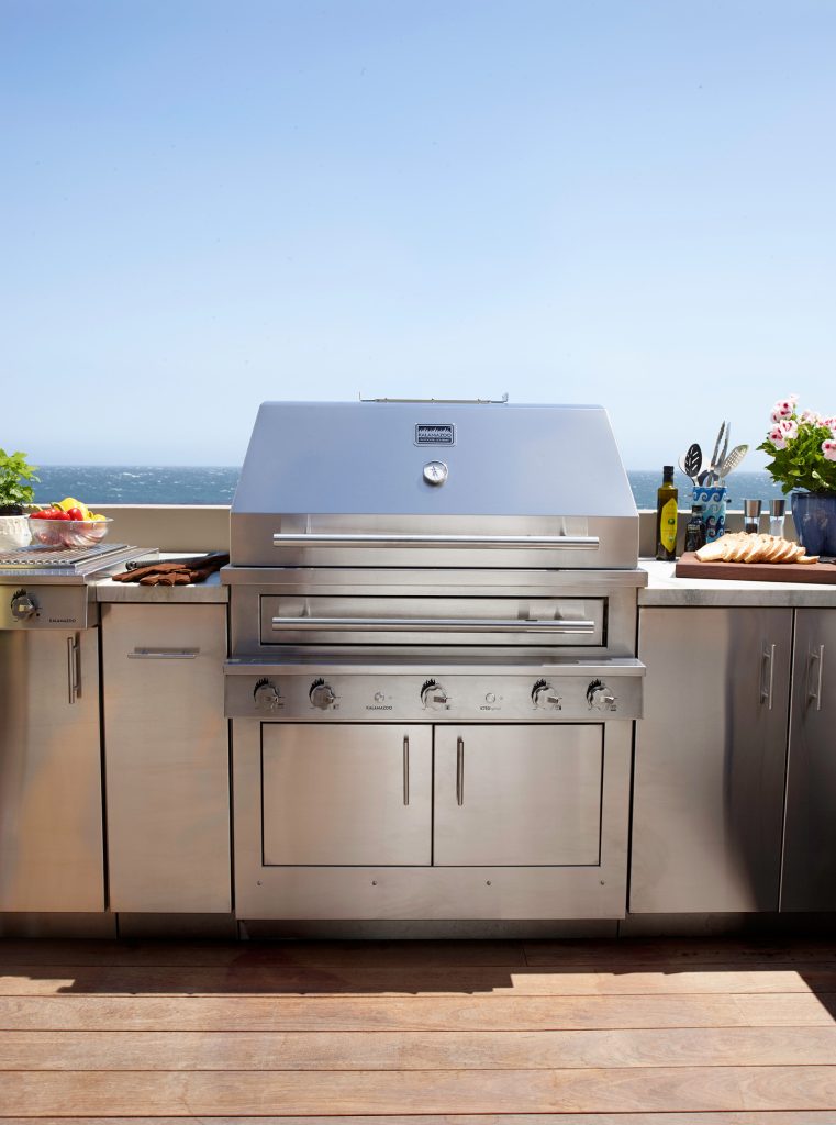 The Kalamazoo K750 Hybrid Fire Built-in Grill, cooktop and weather-tight cabinetry.