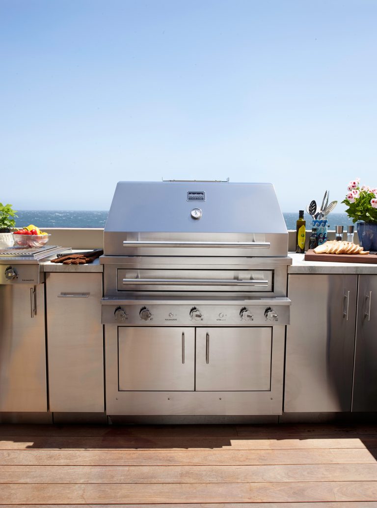 The Kalamazoo K750 Hybrid Fire Built-in Grill, cooktop and weather-tight cabinetry.